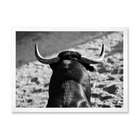 DesignArt 'црно -бел портрет на шпански бик II' фарма куќа врамена уметност